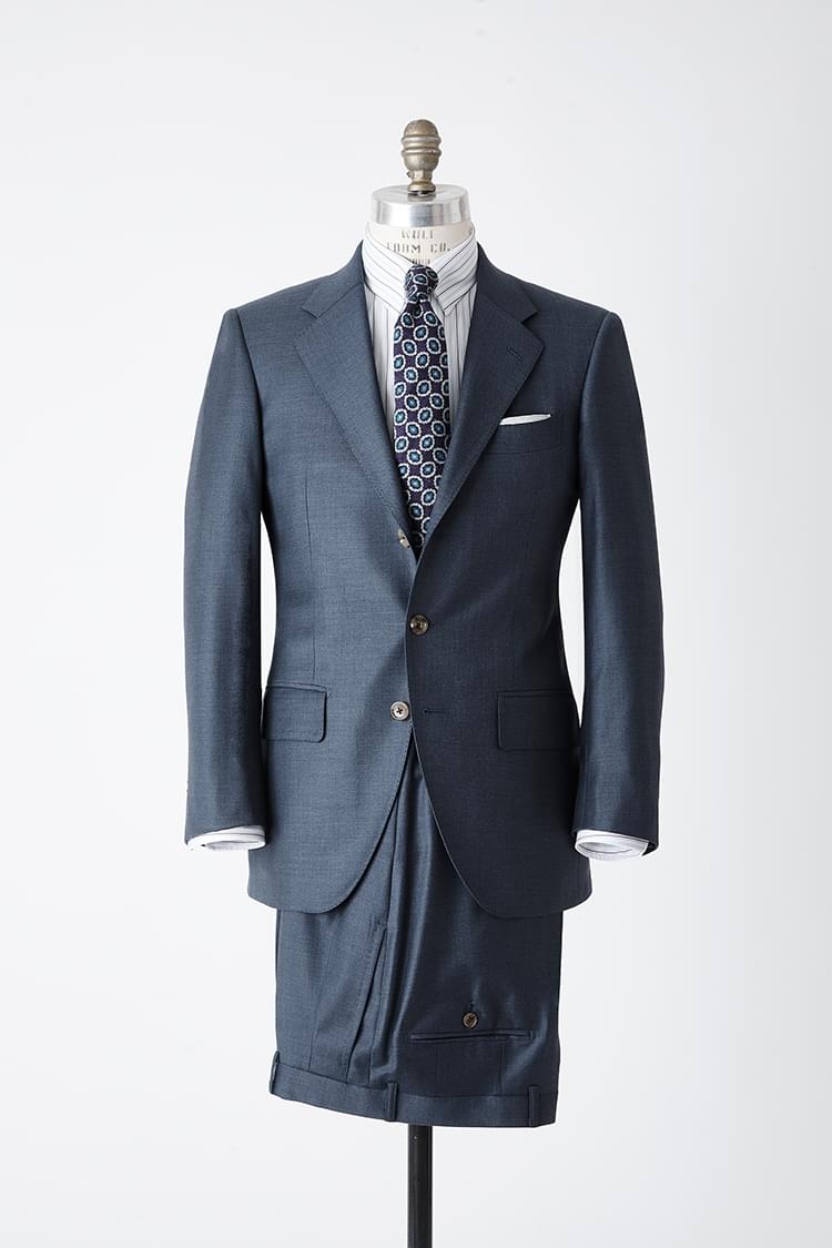 大人の落ち着きや威厳を感じさせるオーダースーツ CONTINENTAL