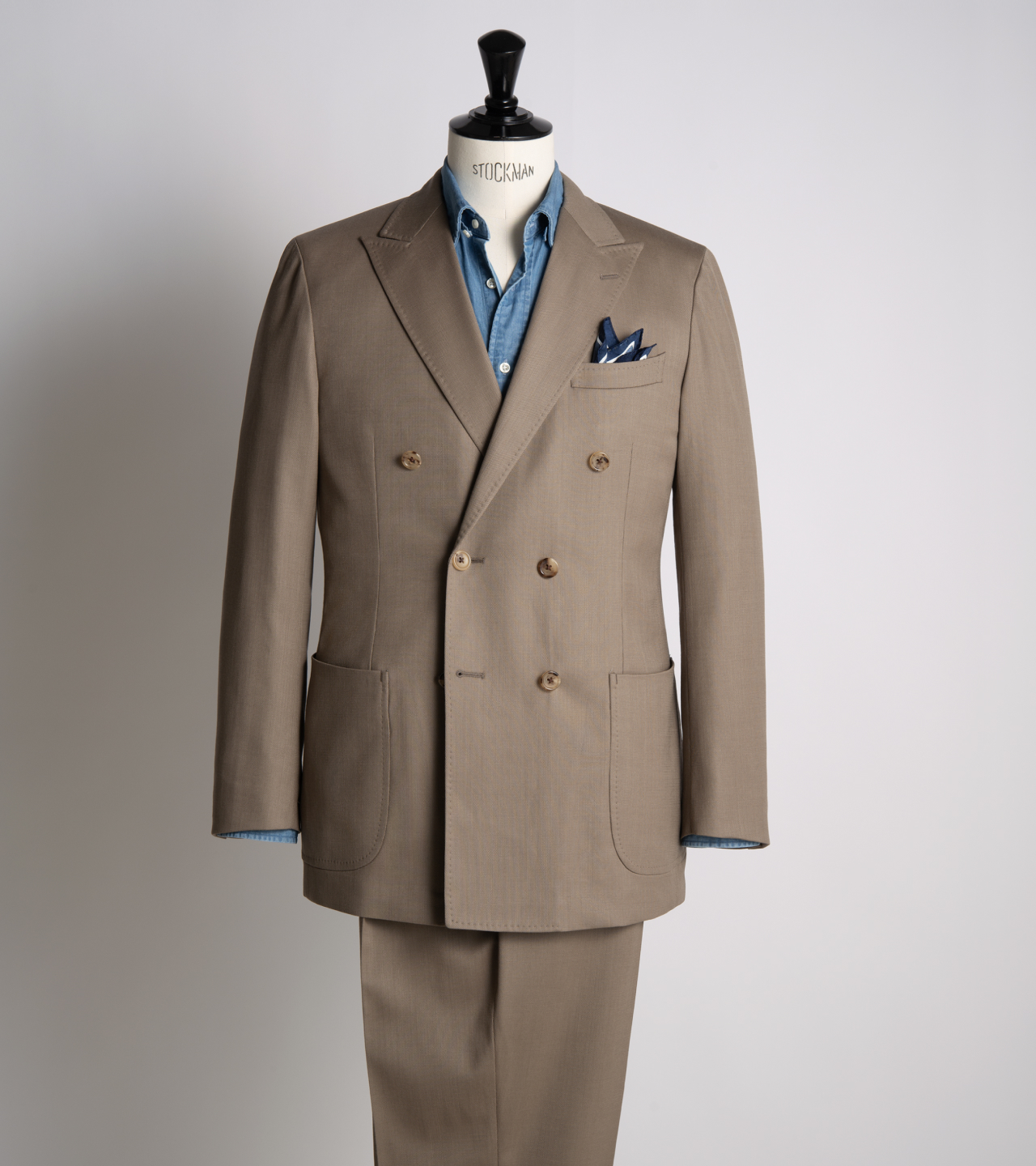ベージュダブルスーツ