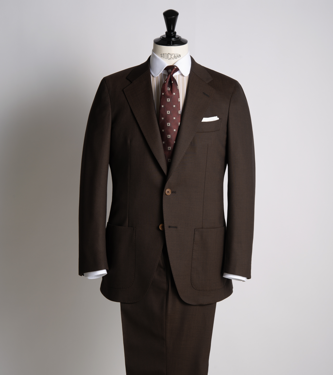 ブラウンスーツ