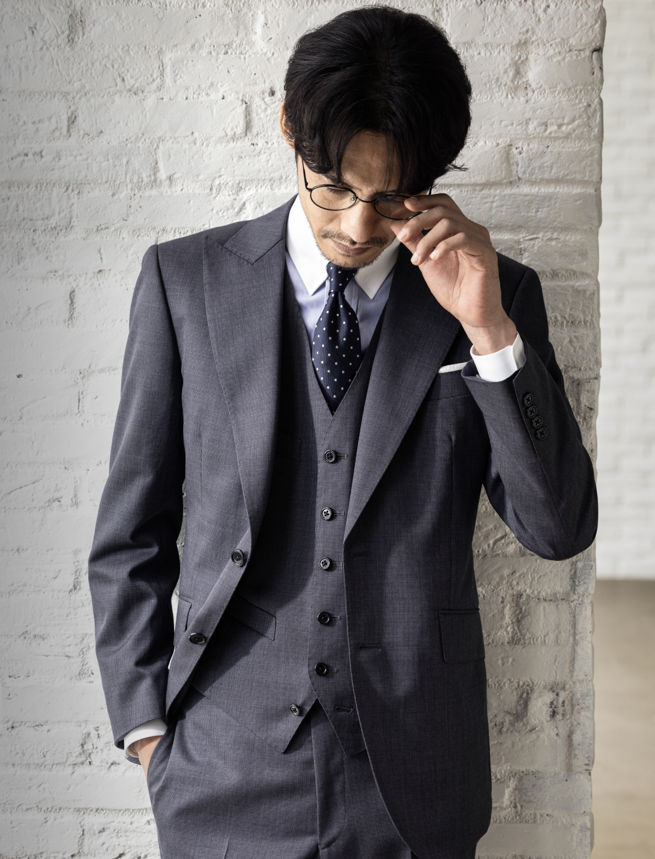 VESTED SUITを着たビジネスマン