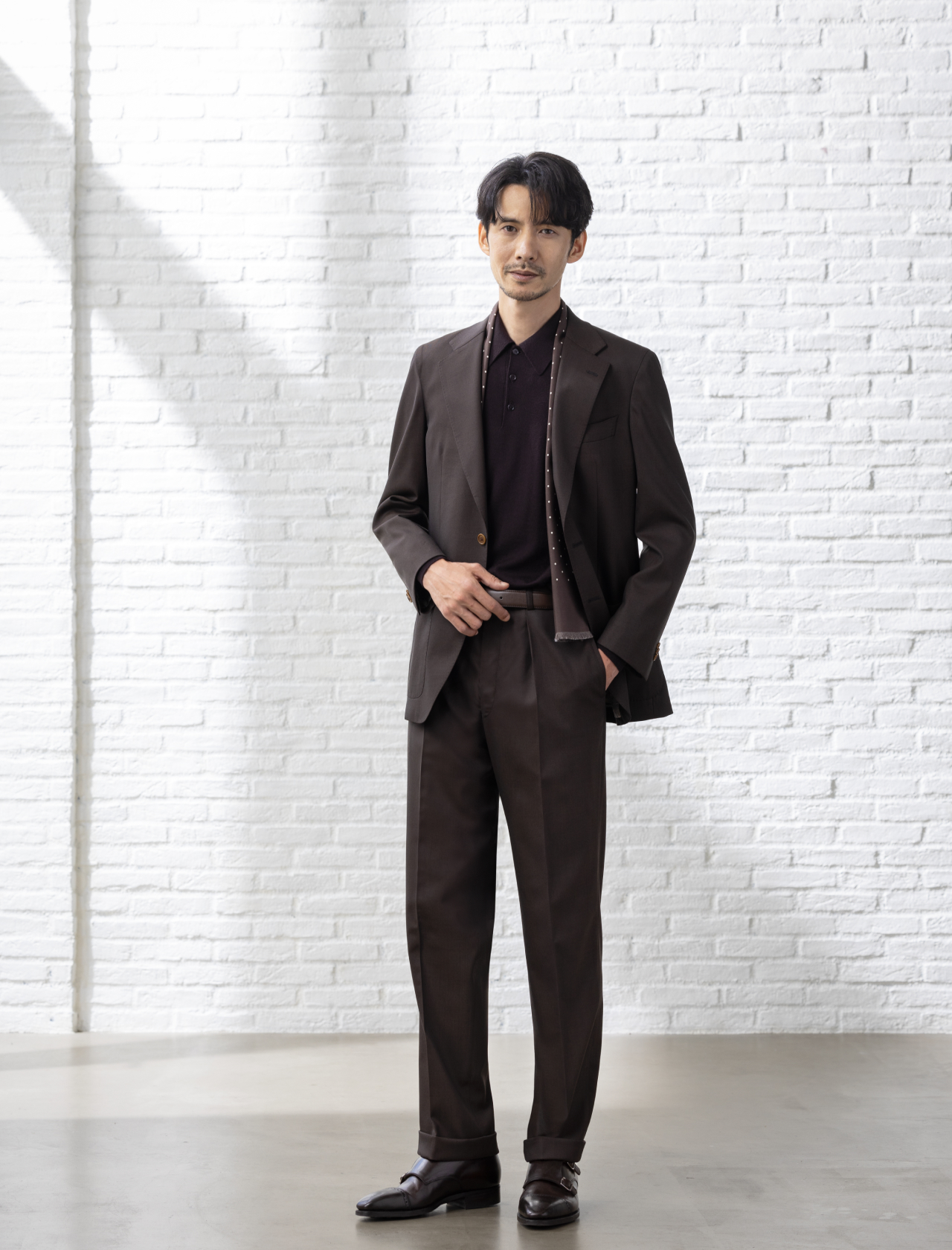 スーツを着た男性