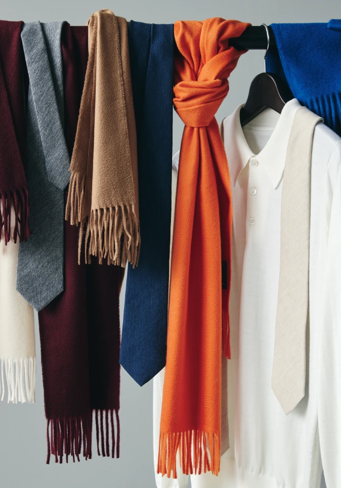 カシミヤ素材のコートやジャケット、マフラーやネクタイ、ニットウェア