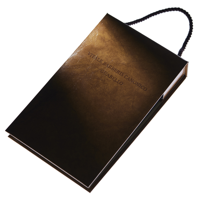 カノニコのオールシーズンオーダースーツ